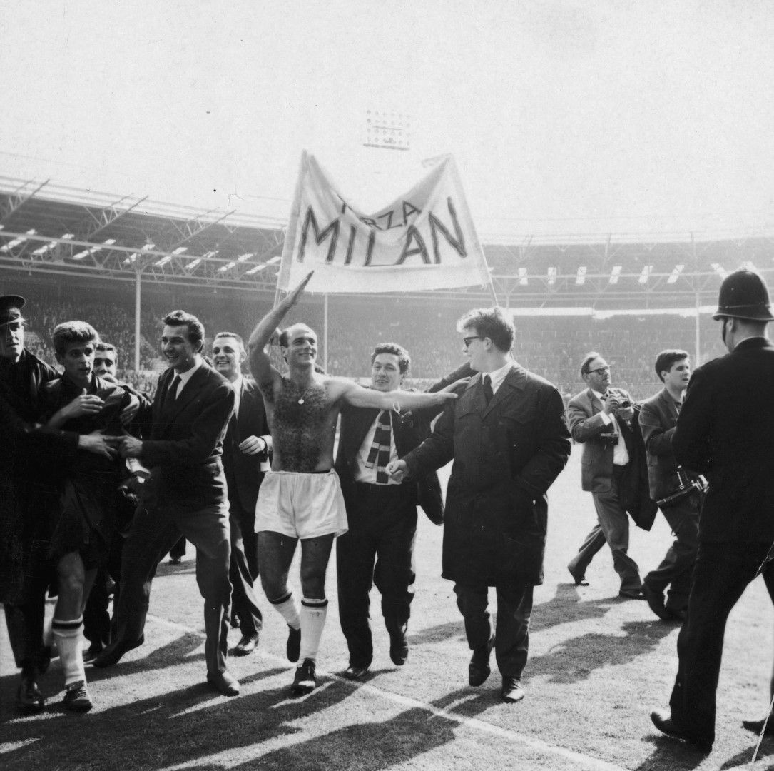 2. "Милан" - Първият триумф бе на "Уембли" през 1963 г., когато "росонерите" повалят "Бенфика", а тифозите нахлуват на терена да празнуват с играчите.