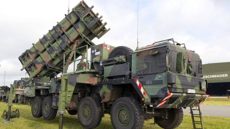 Румънската армия получи първата доставка американски ракети земя-въздух Пейтриът, произведени
