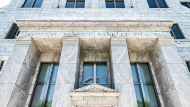 Банковите регулатори в САЩ обмислят по-строги правила за кредитори с активи над $100 млрд.