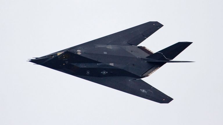 Нови секретни мисии за първия американският стелт F-117 (видео)