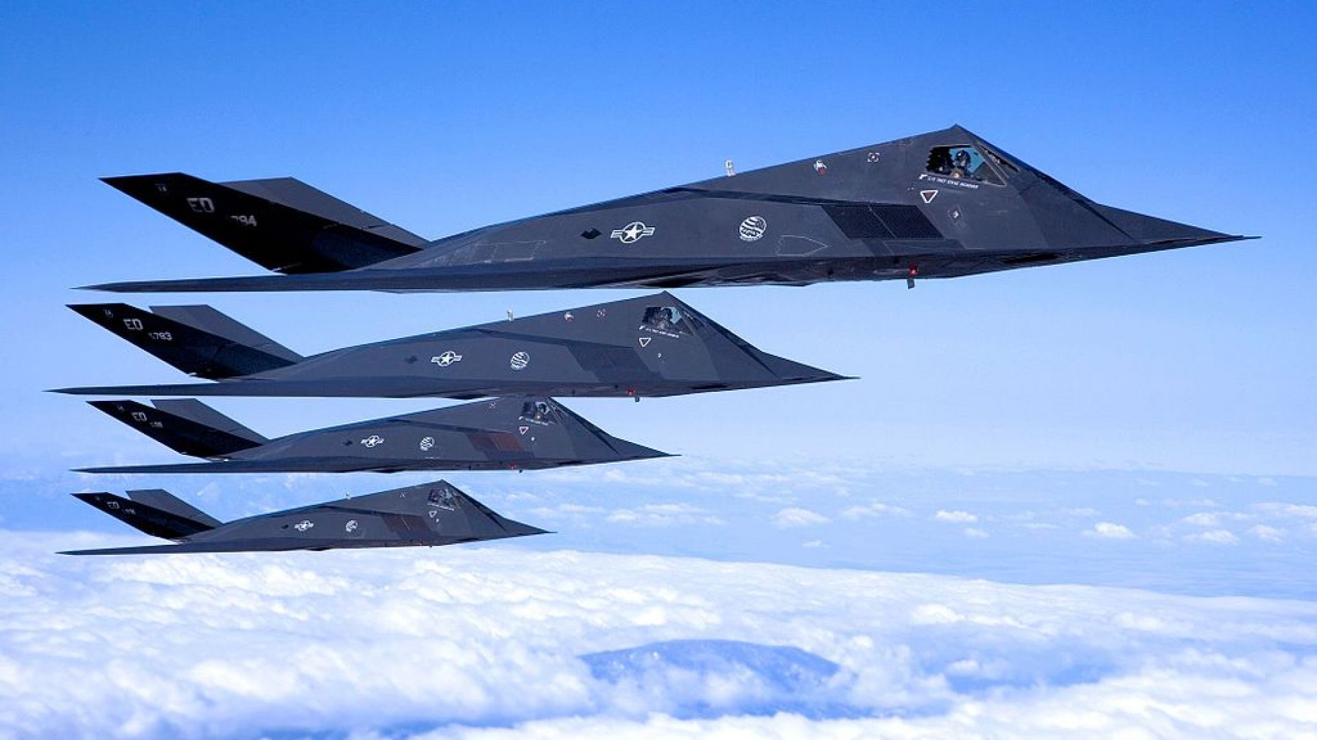 САЩ имитира руски и катйски стелт самолети с F-117