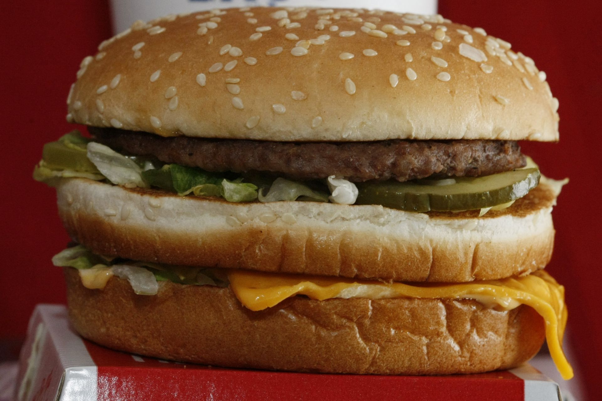 Прочутият многопластов бургер Биг Мак (Big Mac) празнува 50-годишнината си 