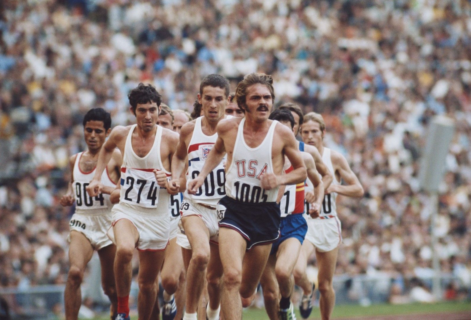 Стийв Префонтейн е американски бегач на средни и дълги   разстояния. Участва на Олимпиадата през 1971-а, когато е   едва 21-годишен. По време на кариерата си държи американски   рекорди в седем различни дисциплини. Смятан за абсолютен феномен в бягането, но и своенравен, без да се интересува от режим и дисциплина.