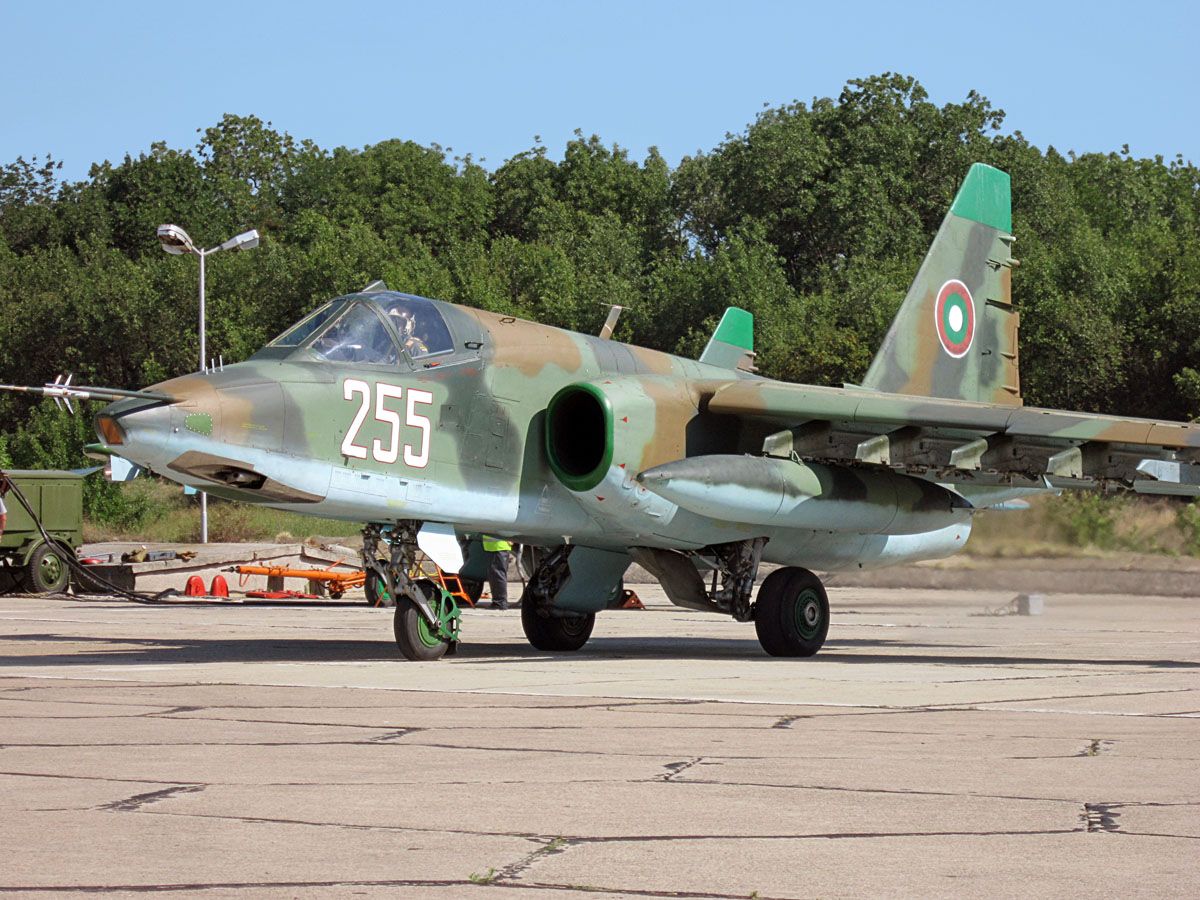 Български Су-25