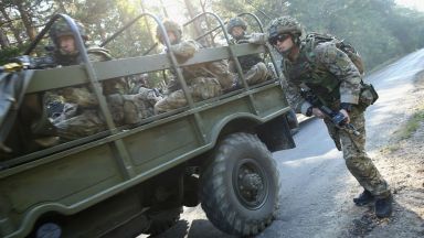 Риск от дестабилизиране: НАТО прехвърли войници в Северно Косово