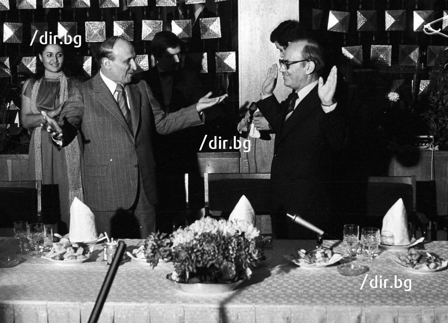 8 ноември 1979 г. Тодор Живков и тогавашният шеф на СБЖ Веселин Йосифов на бала на младите журналисти в хотел "София".
