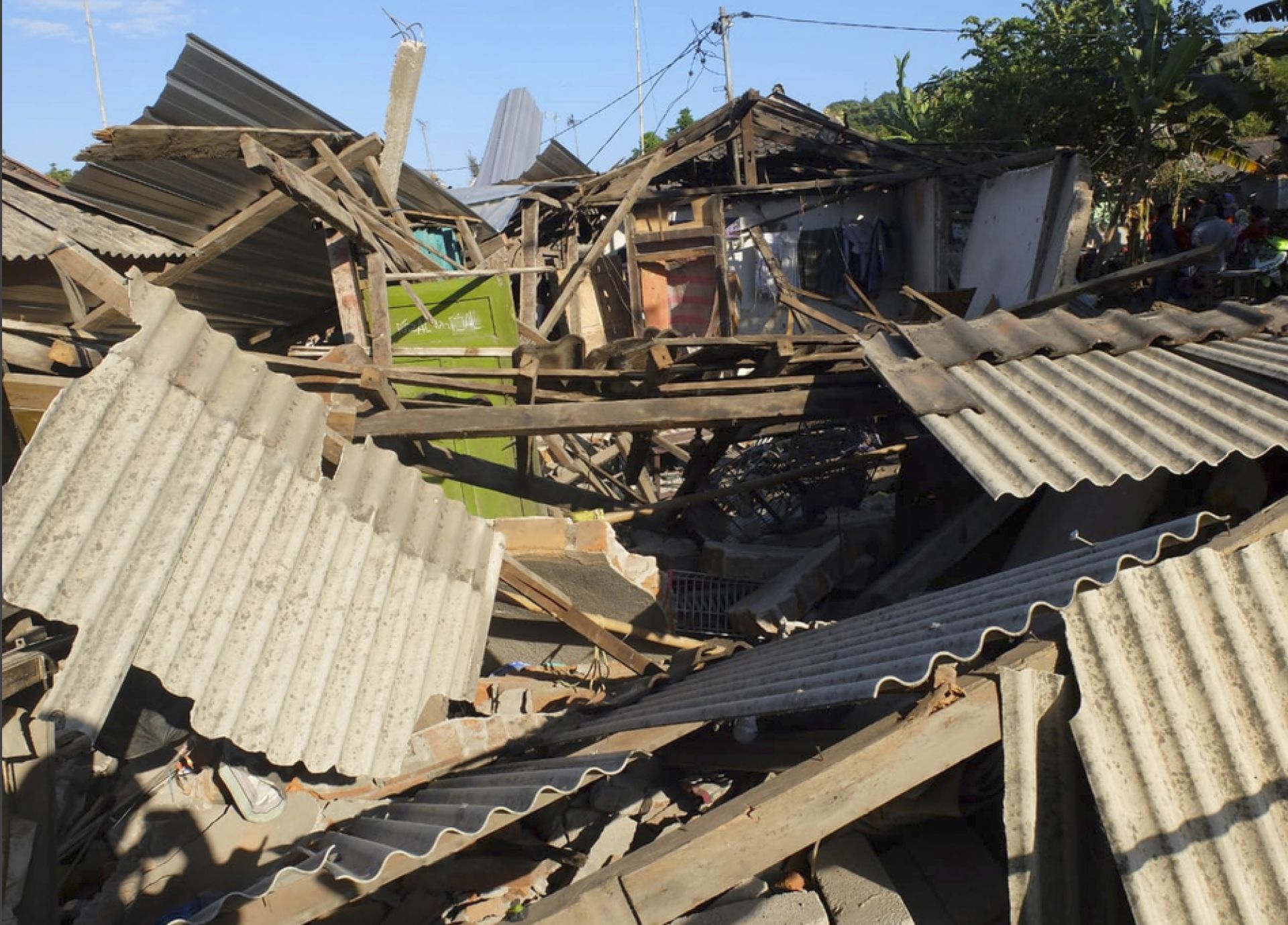 Земетресението повреди хиляди постройки
