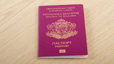 "Монд":  България е разтърсена от скандал с трафик на паспорти