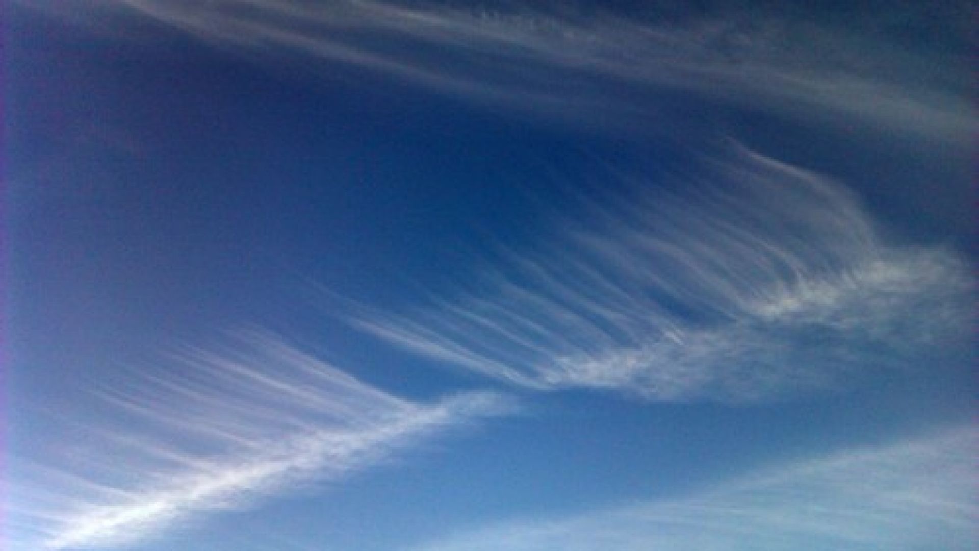 Облачен атлас: перести хребетовидни облаци
