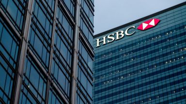 HSBC прехвърля хиляди работни места от Лондон към Париж