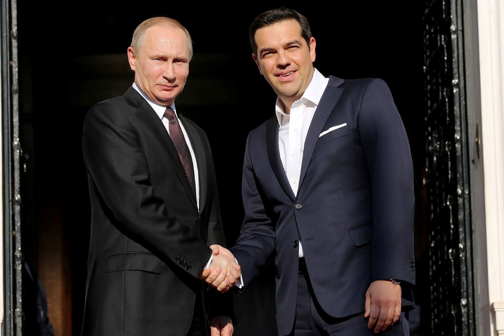 През май 2016 година Владимир Путин бо посрещнат от Алексис Ципрас в Гърция