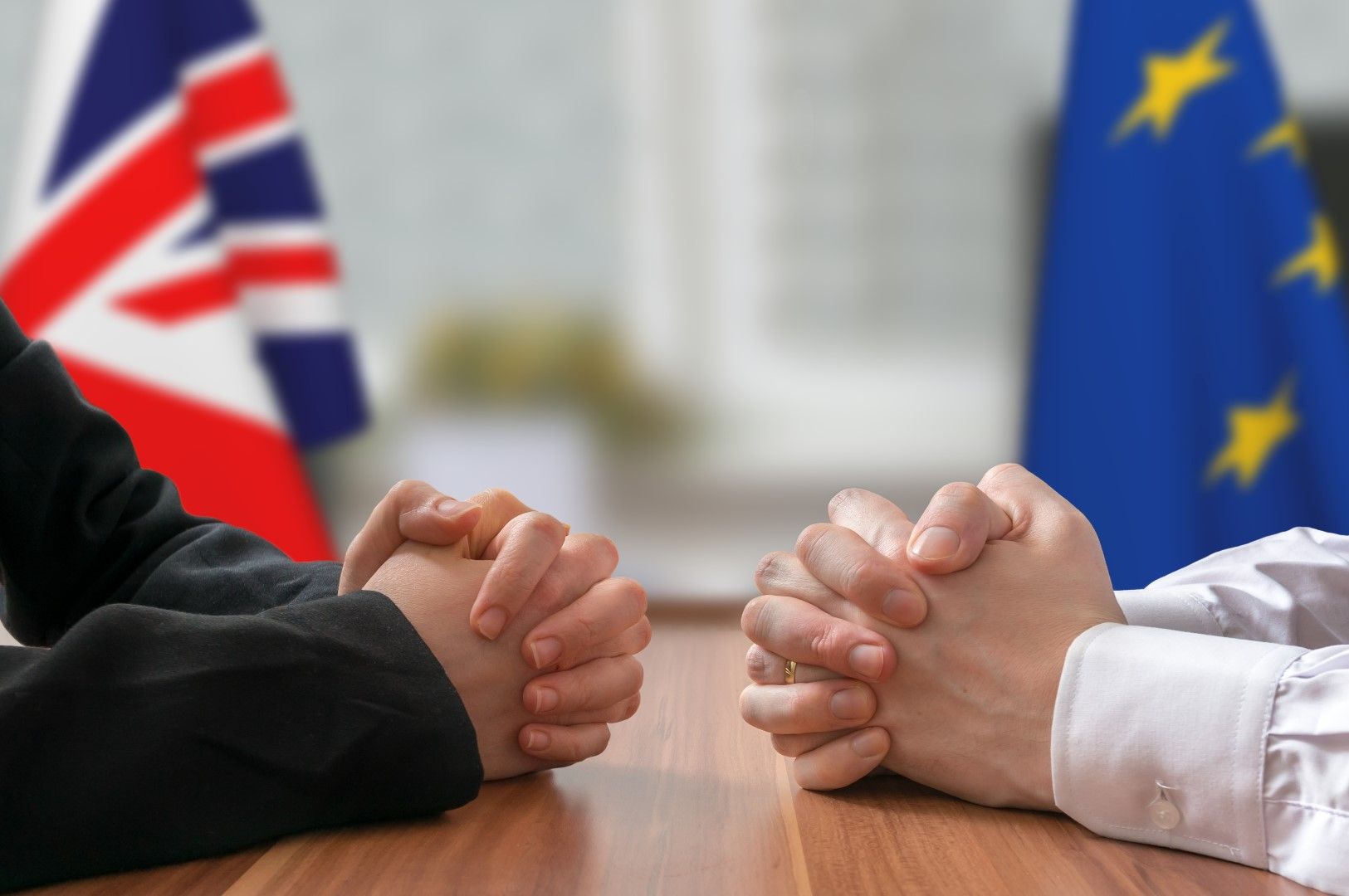 Опасенията, че няма да има сделка за Брекзит удариха британската лира