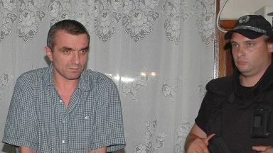 След гафа с книжката: Куйович с две каузи за един ден поради режима му 