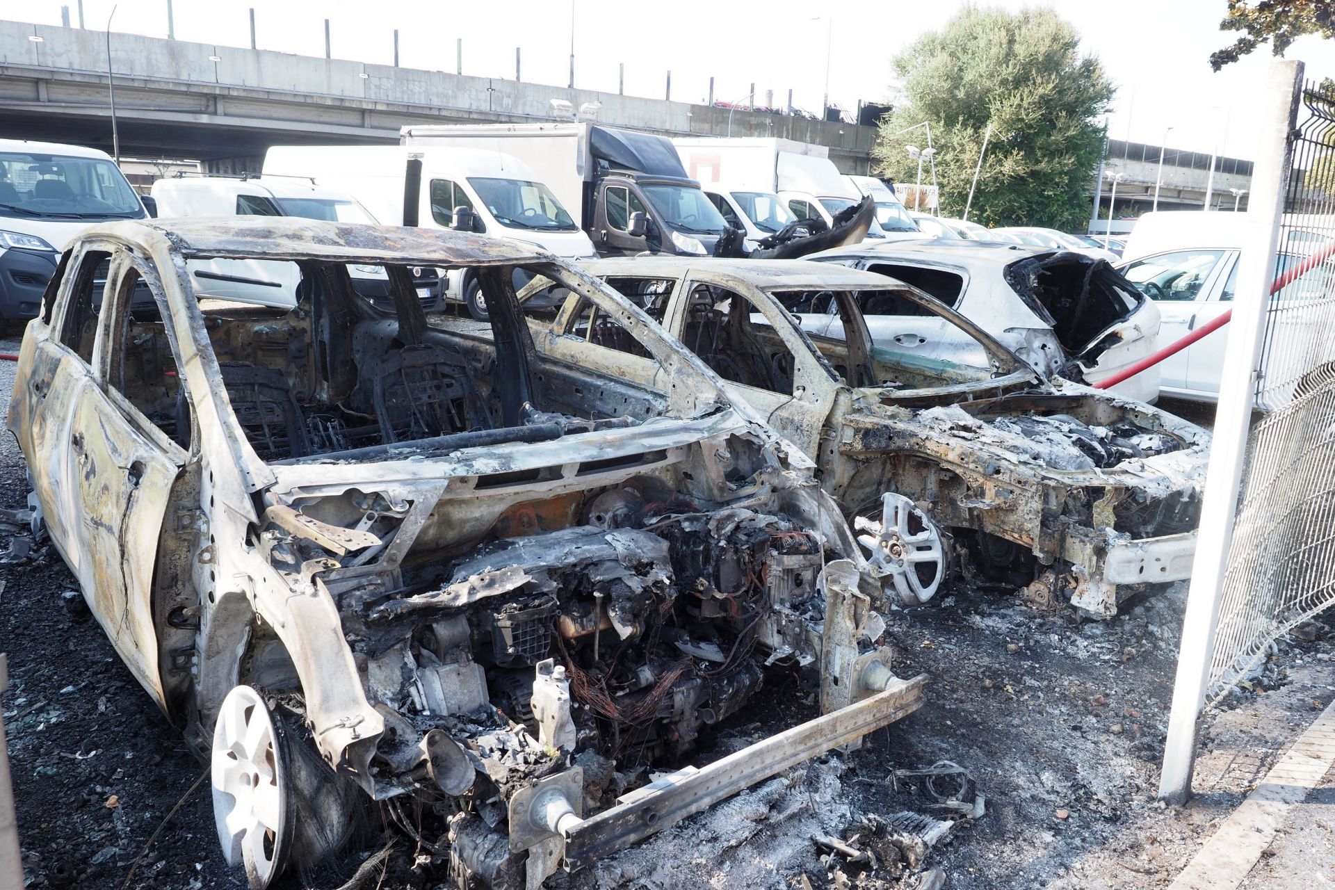 Експлозията на магистралата край квартала "Борго Панигале" на Болоня стана, след като цистерна с възпламенителен товар връхлетя върху редица от спрели превозни средства