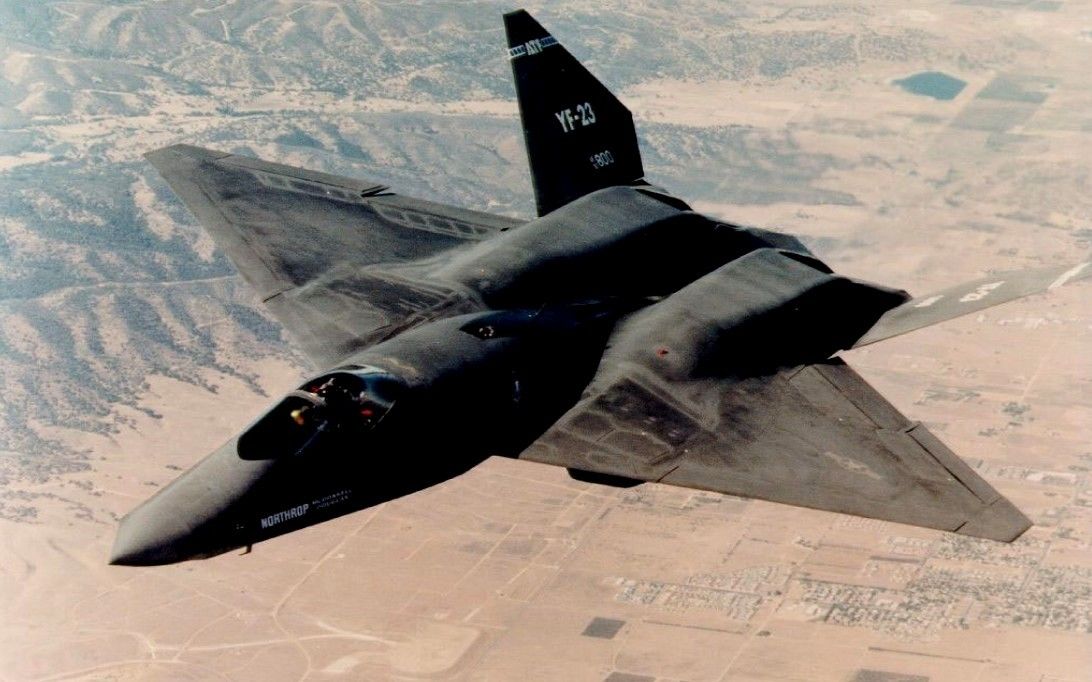 Northrop YF-23 губи конкурса за изтребител от пето поколение в края на миналия век
