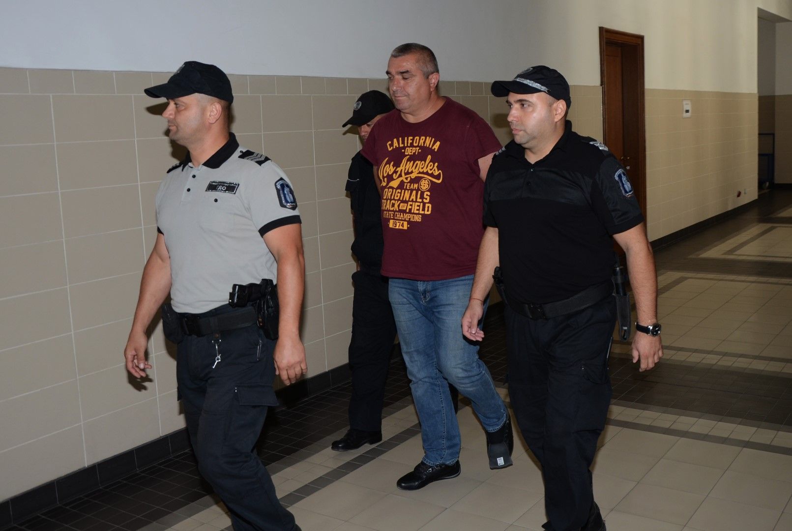 Будимир Куйович конвоиран на път за съдебната зала