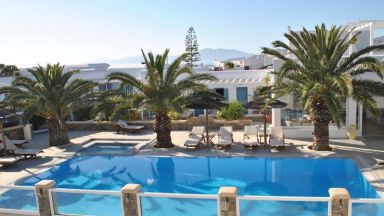 Гърция: 60 данъчни атакуваха луксозните курорти на Миконос 