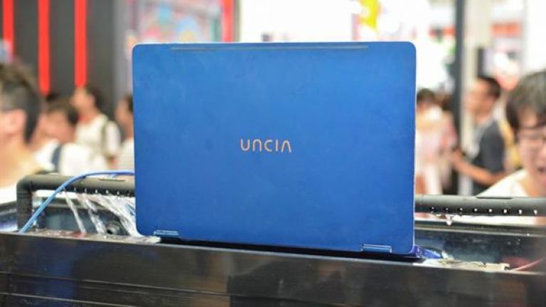 Създадоха първият водоустойчив лаптоп