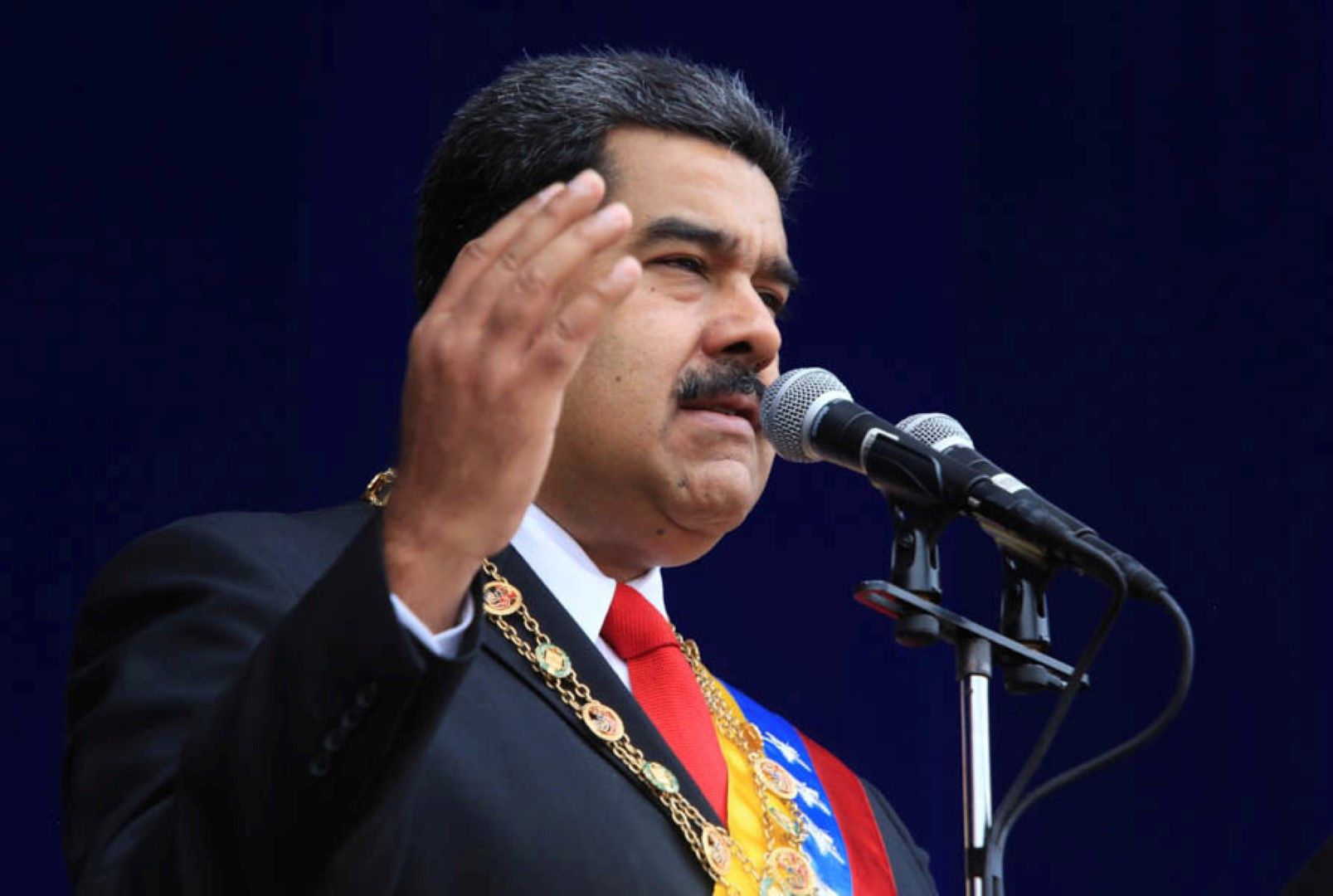 Бензинът ще се купува на венецуелските бензиностанции по международни цени за ужас на мафията, заяви Николас Мадуро