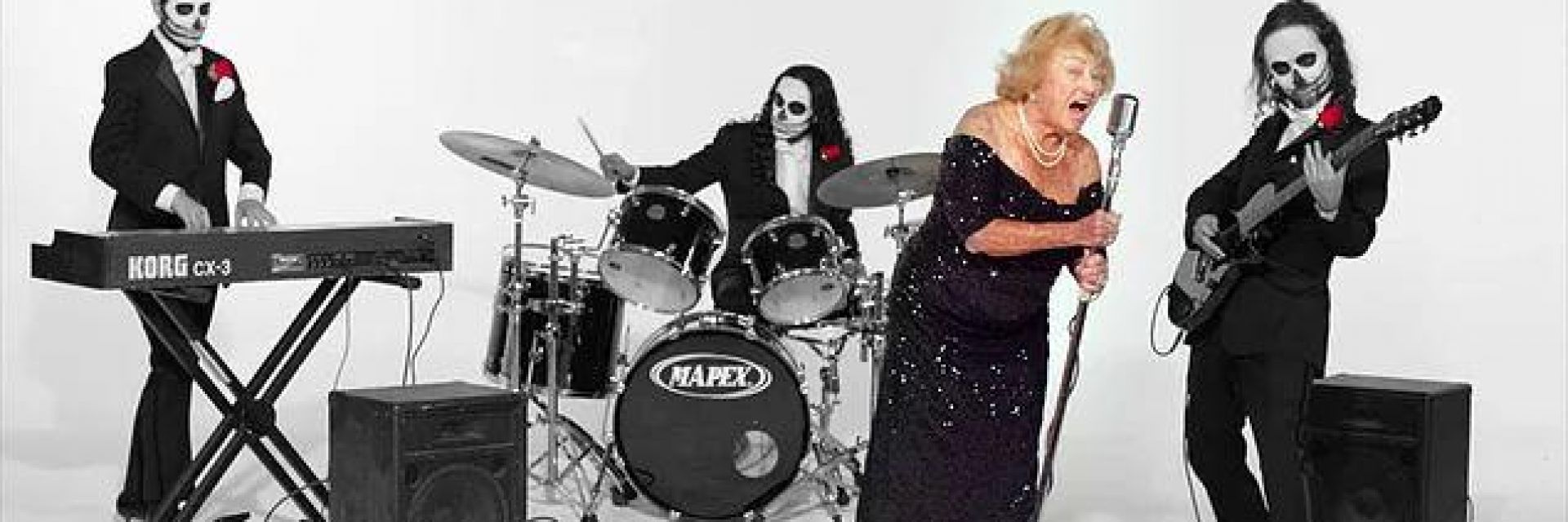 96-годишна, оцеляла през Холокоста, пее death metal и предизвиква "жената с косата"
