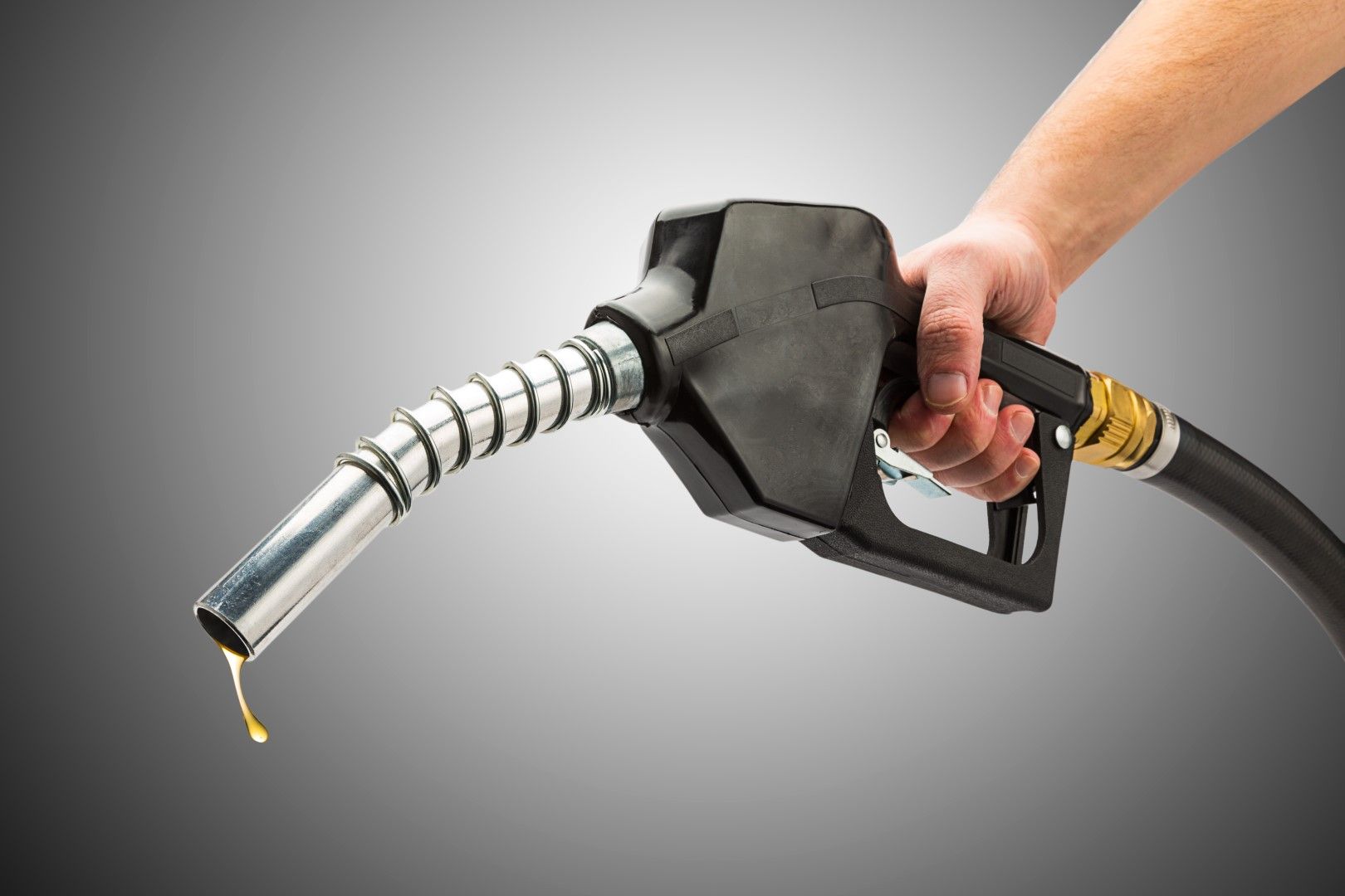 Цените на бензина в Гърция минаха 2 евро за литър