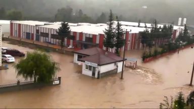 Катастрофални наводнения и в Североизточна Турция (видео)