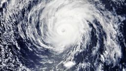 Ураганът Хектор приближава Хаваите