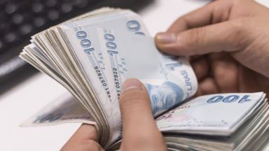 Бюрата за обмяна на валута в Истанбул хлопнаха кепенци