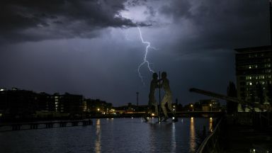 Бури и пожари удариха Германия