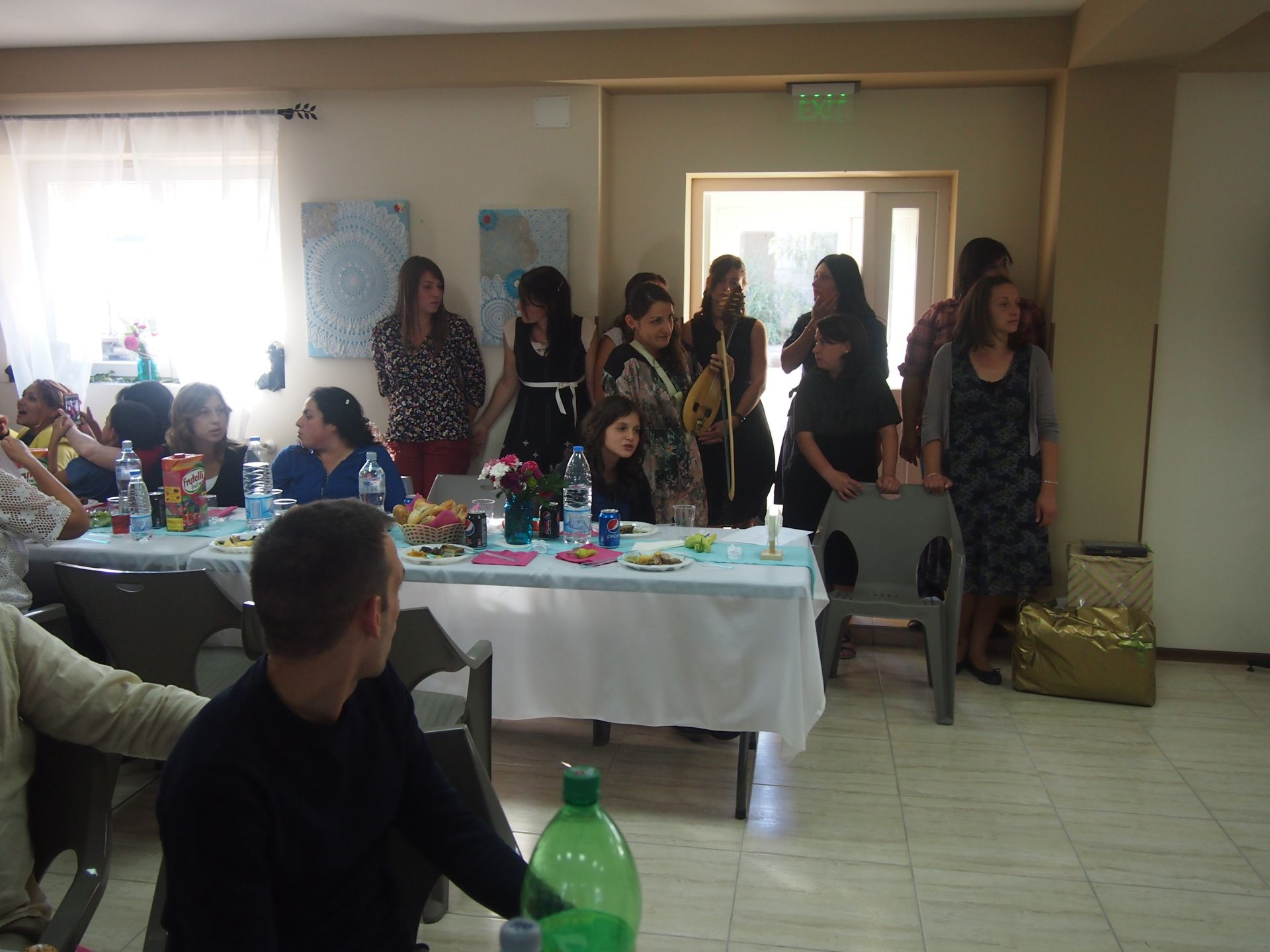 На сватбата на Васил и Вера няма алкохол, но това не пречи на доброто настроение (Снимка: Личен архив)