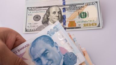 Турска държавна банка продаде долари евтино заради грешен софтуер