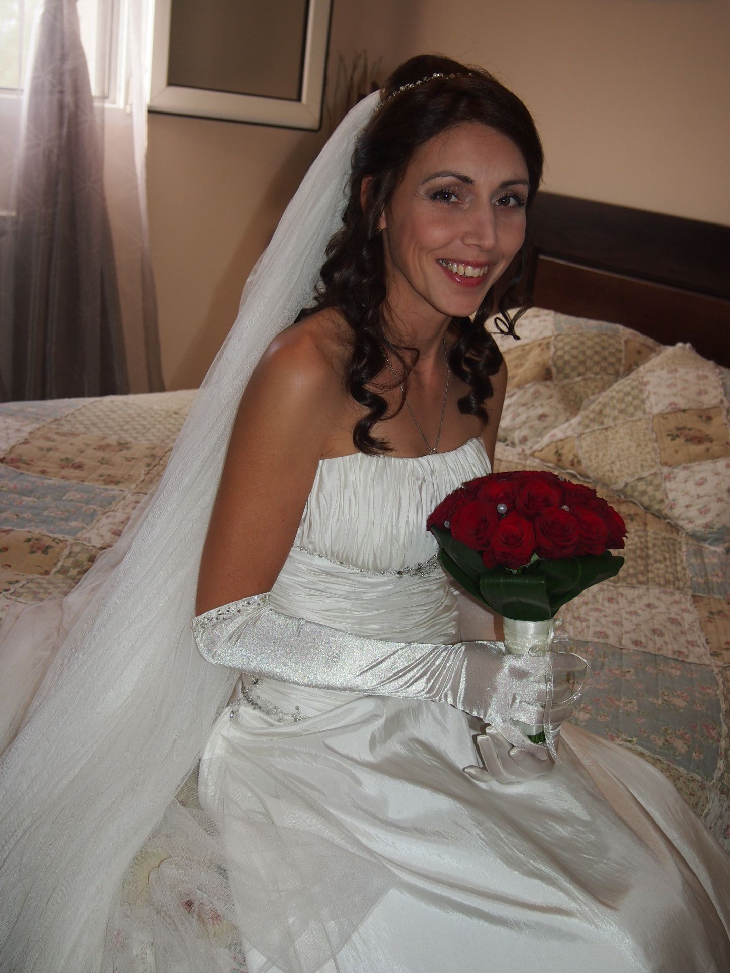 Вера с булчинския букет (Снимка: Личен архив)