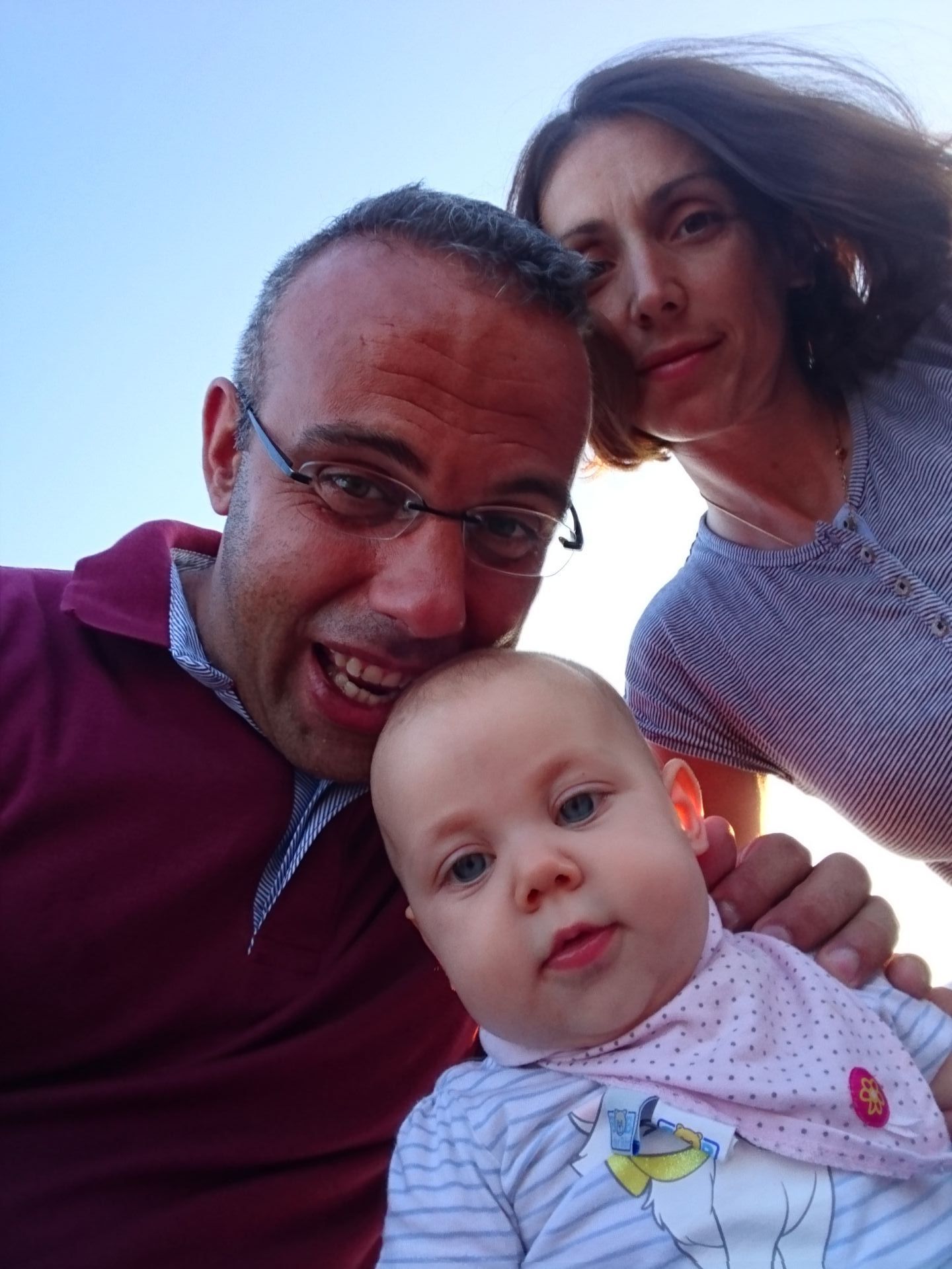 Васил и Вера с малката си дъщеричка (Снимка: Личен архив)