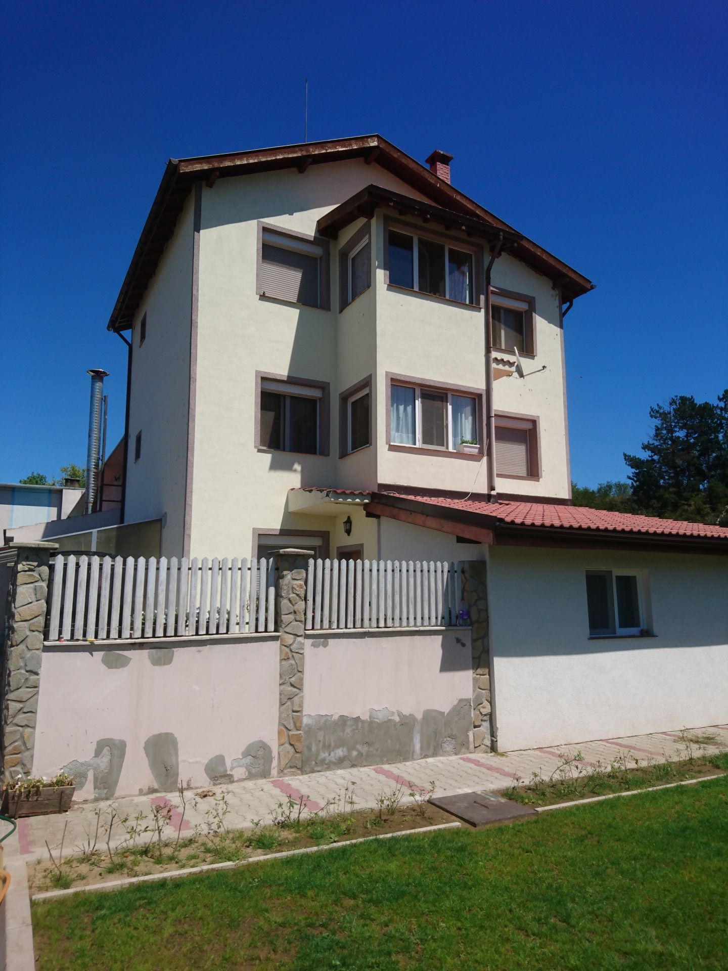 Къщата на младото семейство в комуната (Снимка: Личен архив)