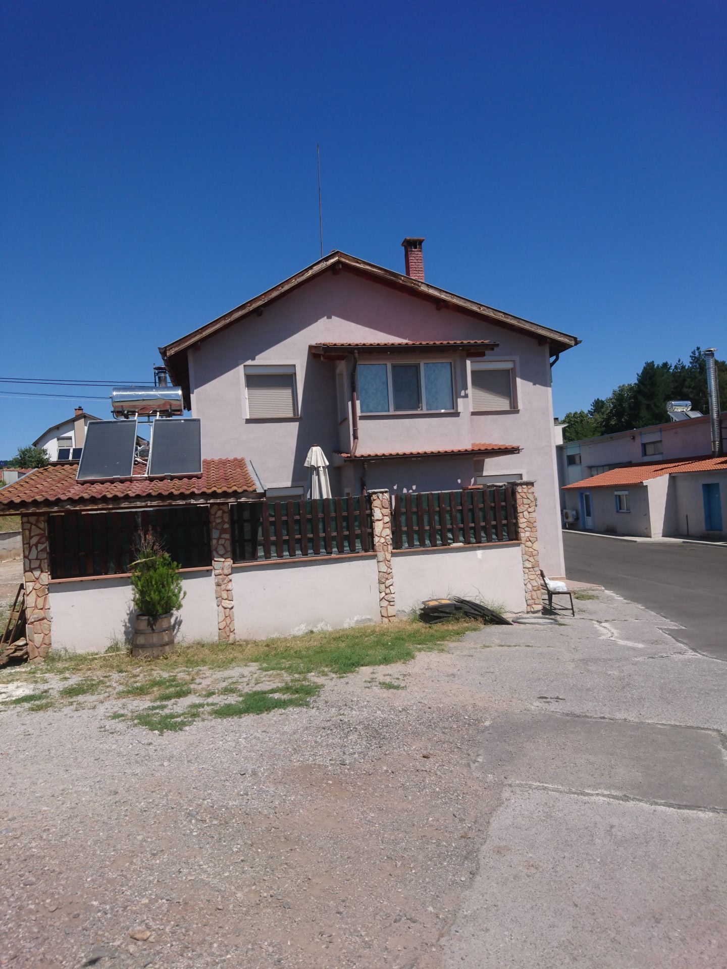 Къщата на други семейства в комуната (Снимка: Личен архив)