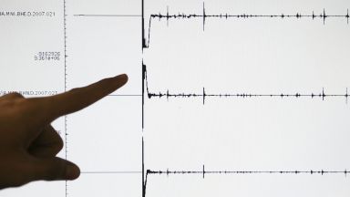 Албания бе разтърсена от две силни земетресения