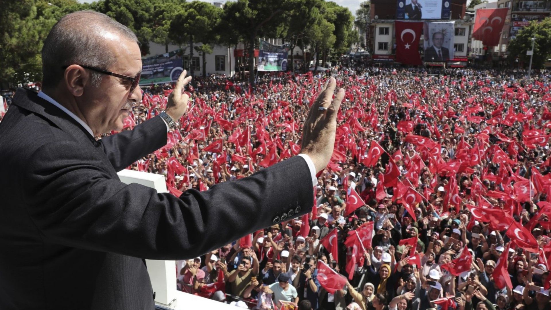 Турски съд отмени присъда на журналистка от "Уолстрийт джърнъл"