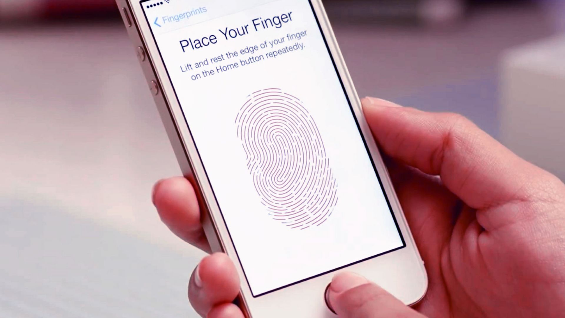 Apple ще превърне iPhone в паспорт