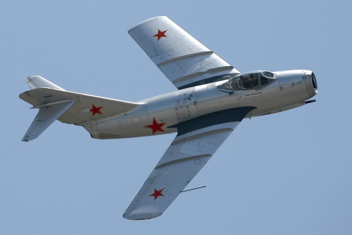 Гагарин загива на борда на МиГ-15