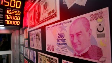 Турската лира разпалва страхове от нова глобална финансова криза