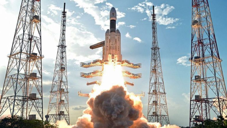 Индия дава $1,43 млрд. за пращането на човек в Космоса