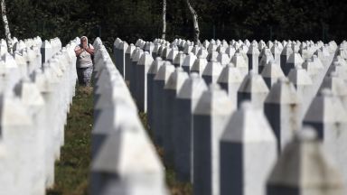 Хиляди хора в Босна и Херцеговина се събраха днес за