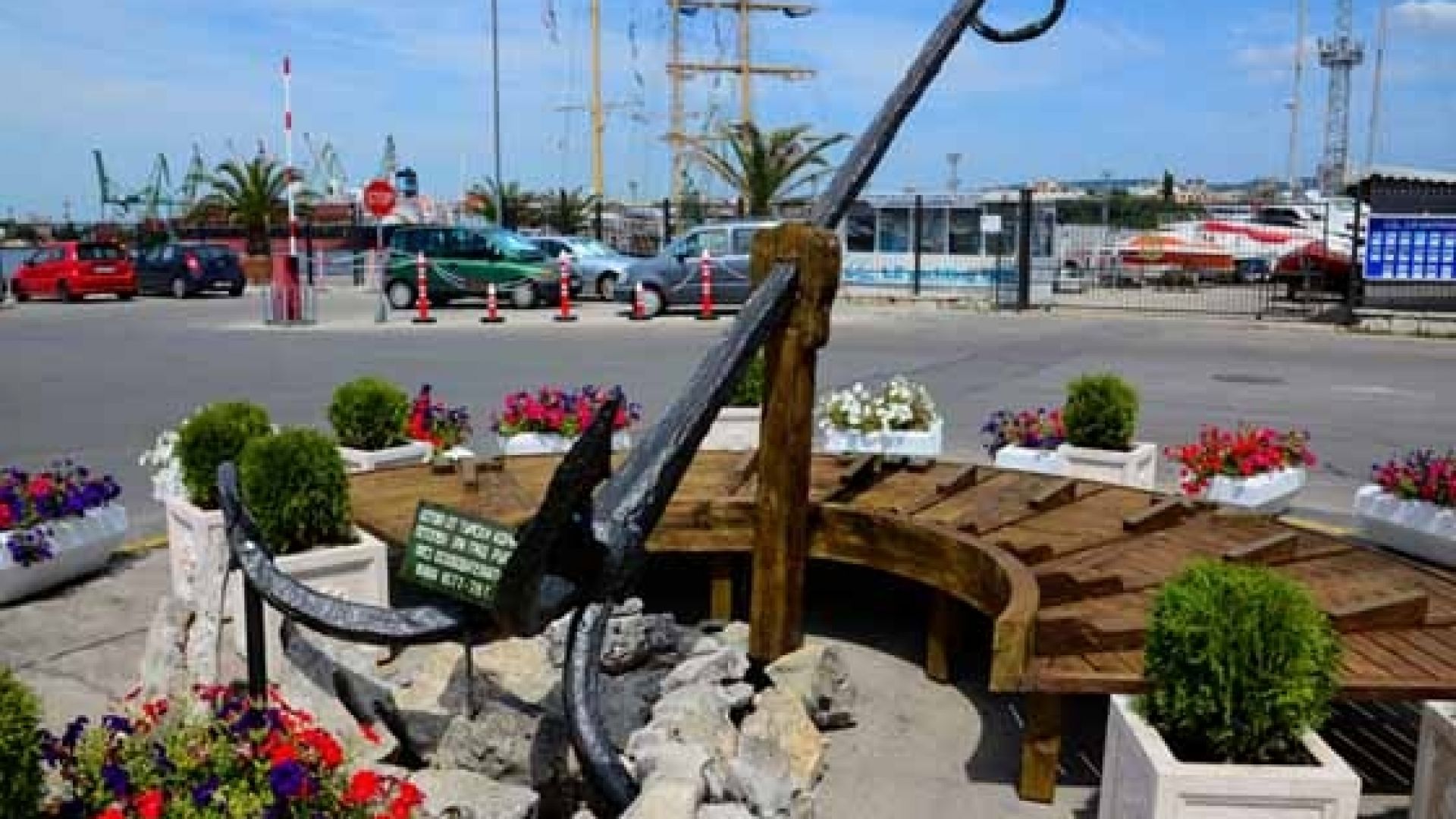 С цветна заря от морето за празника Варна отбелязва празника