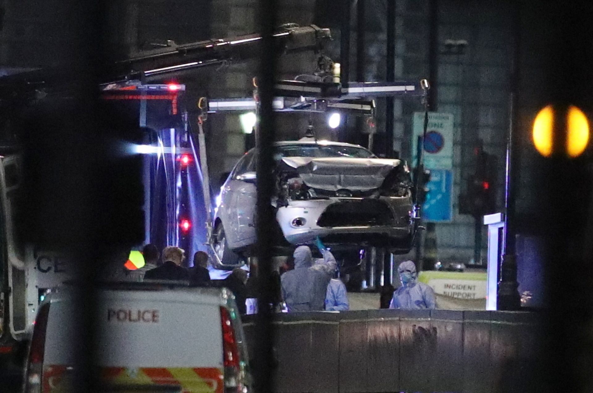 Късно снощи колата на атентатора в Лондон беше вдигната