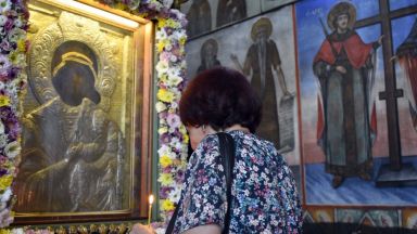 Православната църква почита днес църковния празник Рождество на Пресвета Богородица