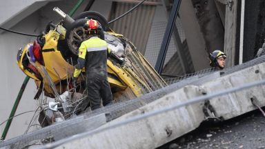 Жертвите в Генуа са вече 35, спасители издирват още загинали и оцелели под отломките