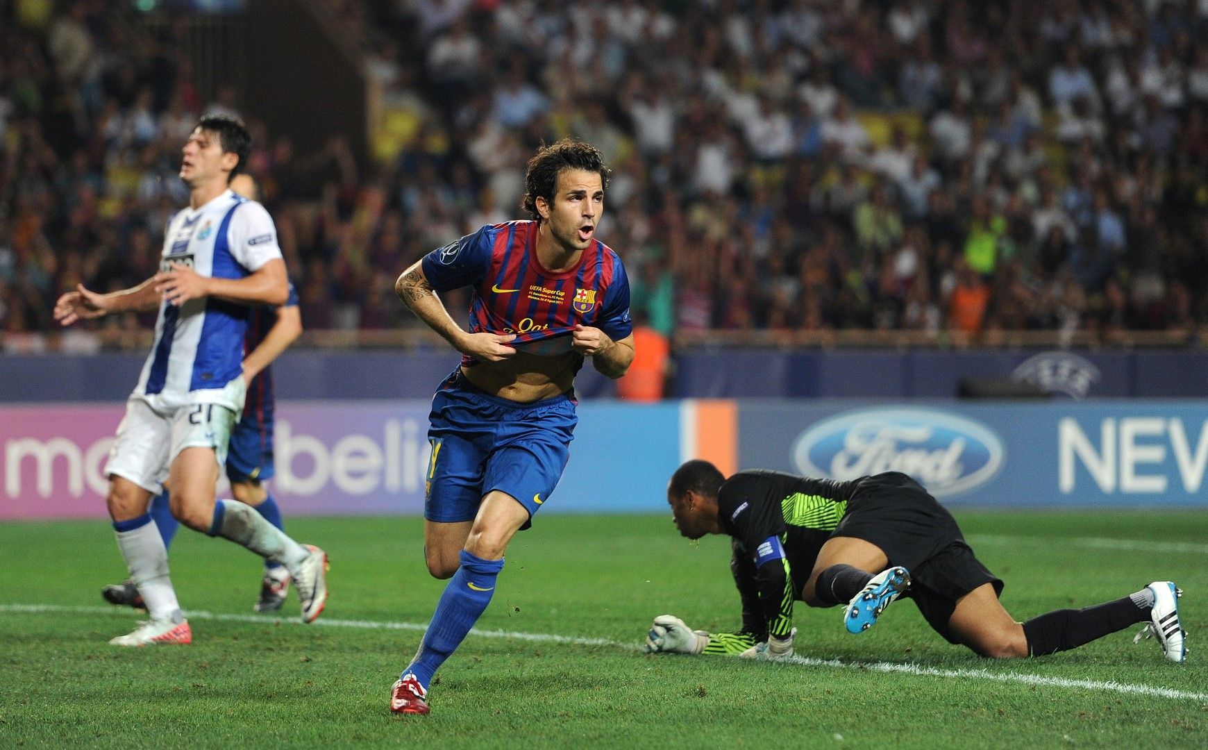 2011 г. - Сеск Фабрегас, завърнал се в родната "Барселона", бележи във вратата на "Порто" и праща купата в Каталуня (2:0).