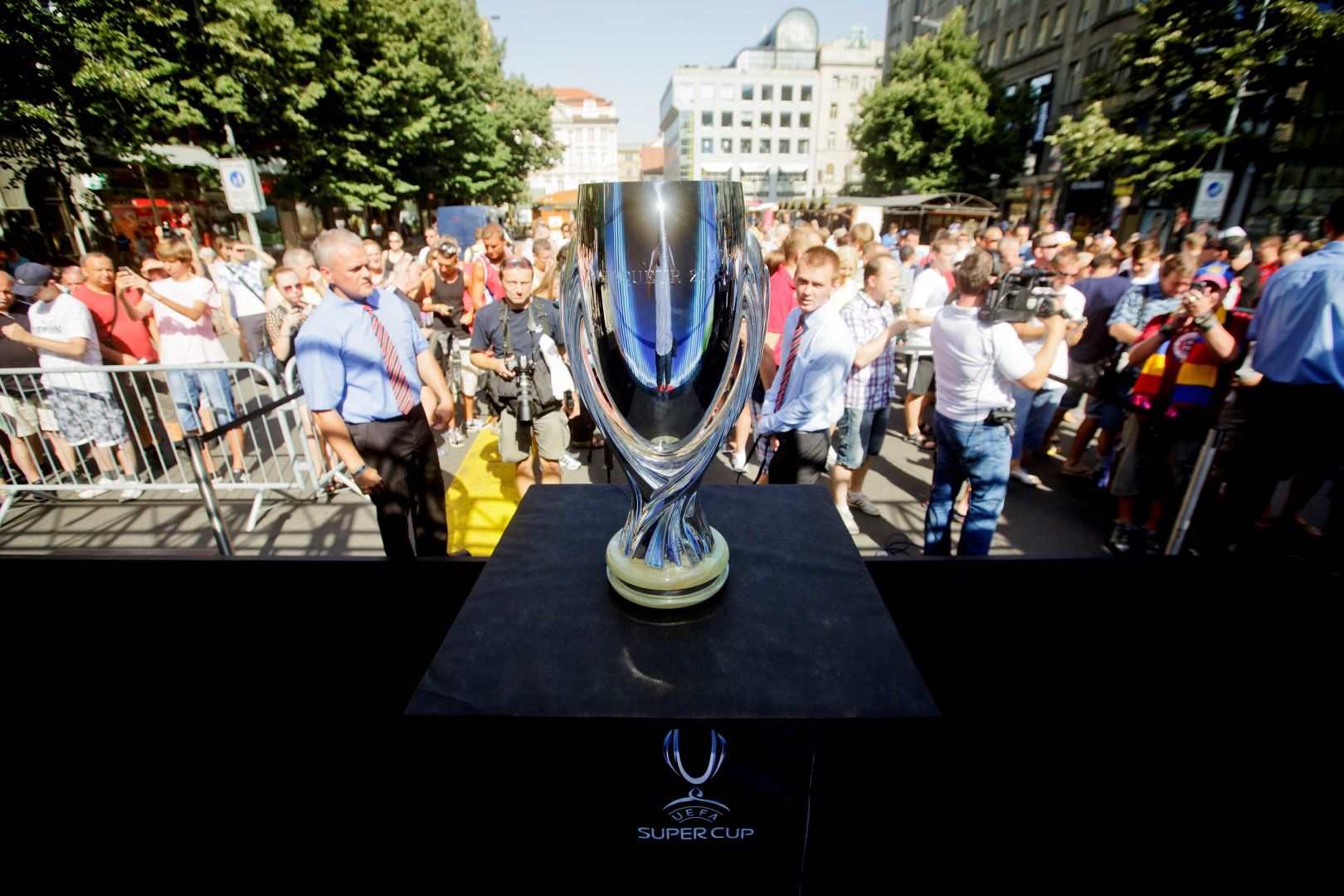 2013 г. - Трофеят е в Прага, посрещнат от хиляди фенове. Финалът се премести за първи път извън Княжество Монако след 15 финала на стадион "Луи II".