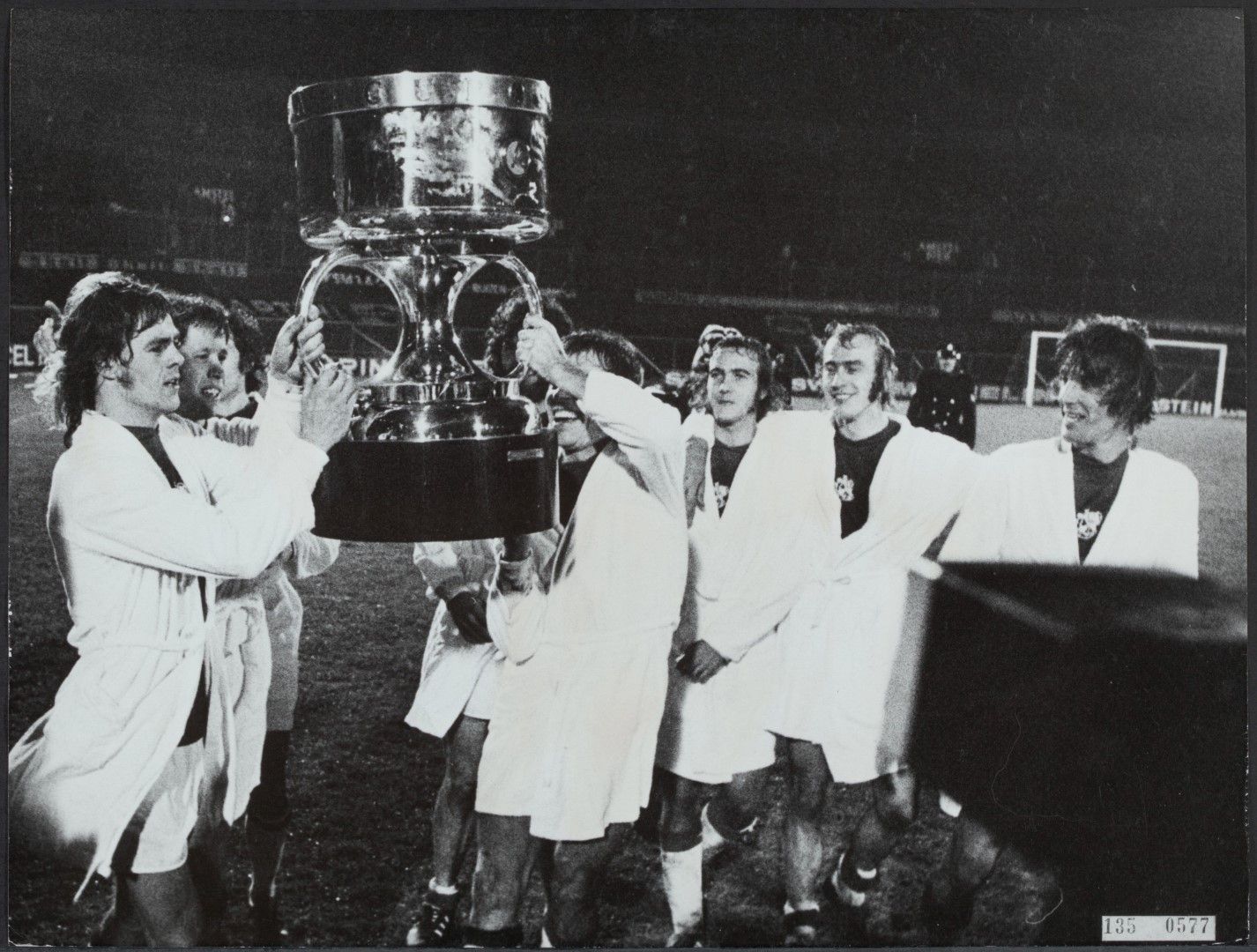 1972 г. - "Аякс" вдига огромната купа за първи път, въпреки че УЕФА не признава нито турнира, нито финалите в него.