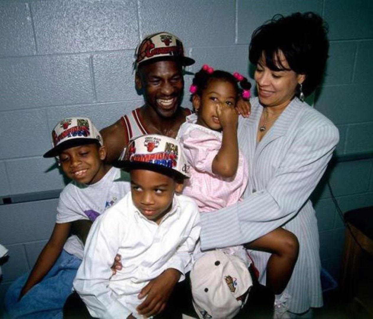 За мнозина истинският крал на баскетбола винаги ще бъде   Майкъл Джордан. Милиардерът и шесткратен шампион на НБА е   баща на пет деца от двете си съпруги.